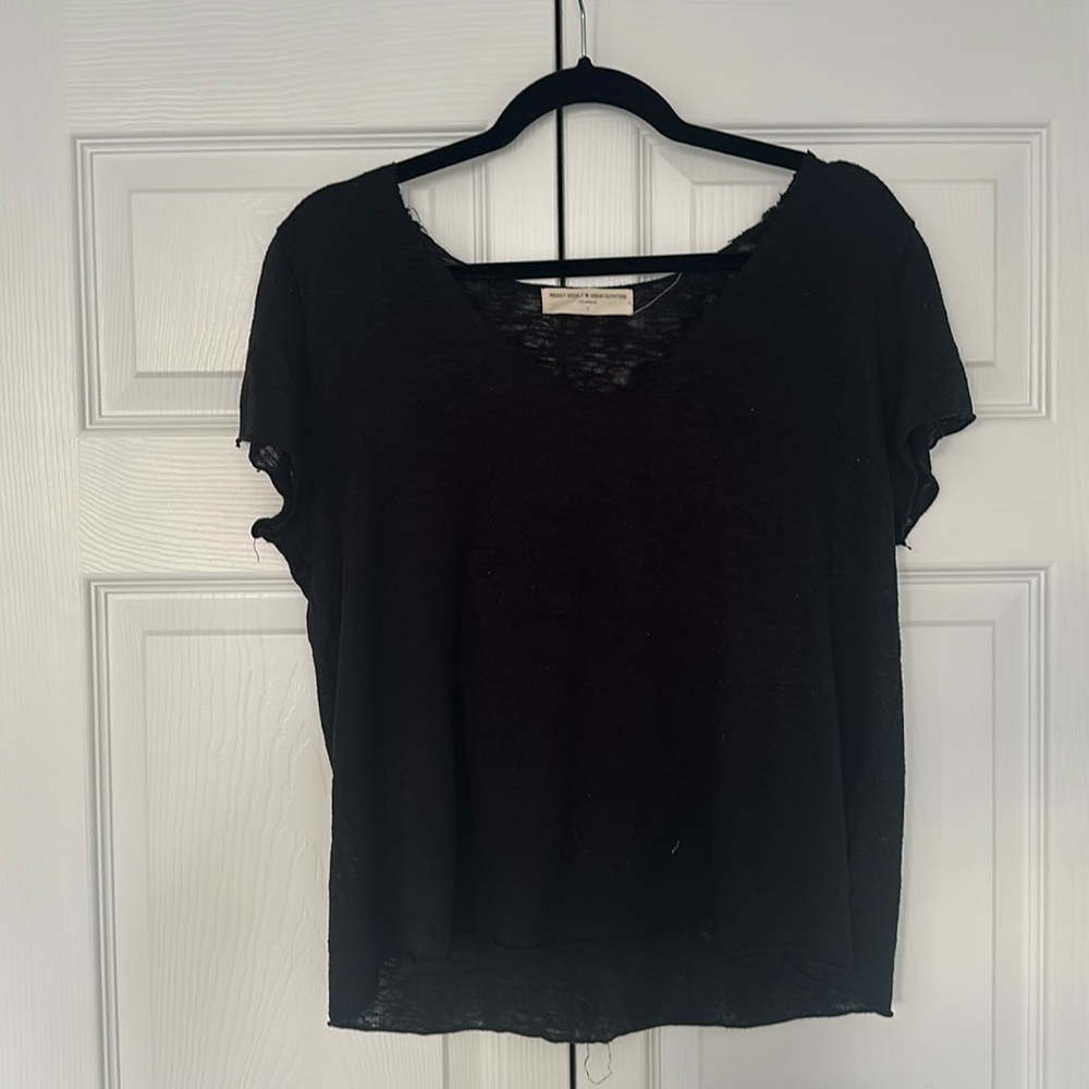 URBAN OUTFITTERS BLACK T-SHIRT